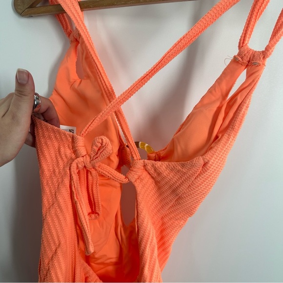 NWOT Becca Line in The Sand Lainey Textured Rib Plunge One-Piece Nectar - Picture 6 of 9